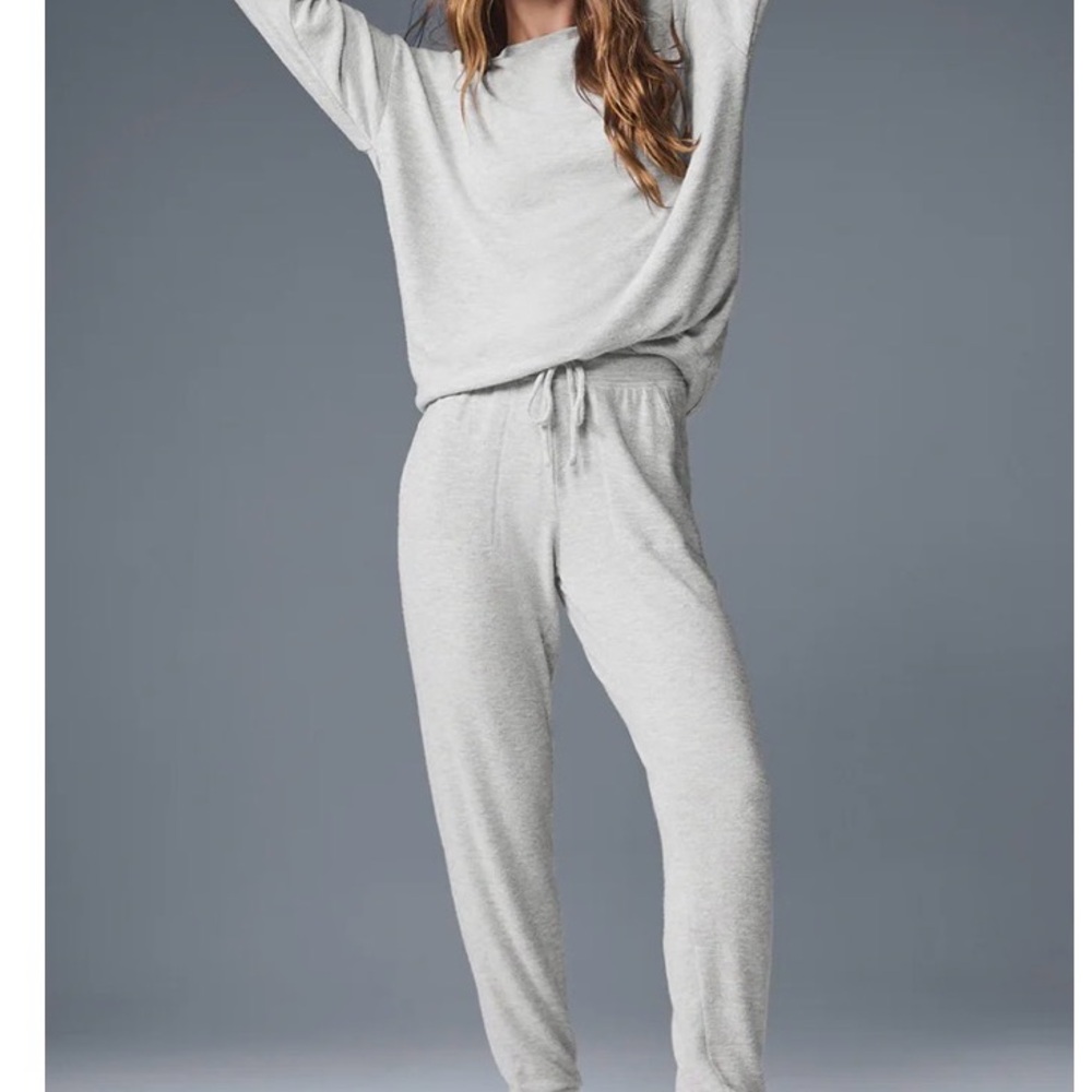 Alo Soho Pullover and Sweatpants